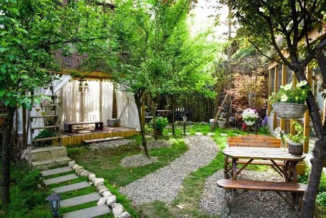 真正的人生從50歲開始，低頭種菜，抬頭賞花！