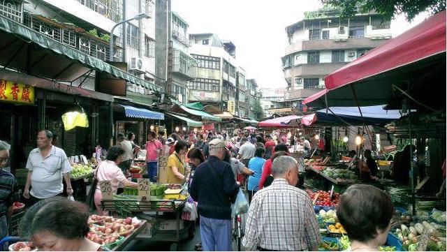 真正的人生從50歲開始，低頭種菜，抬頭賞花！