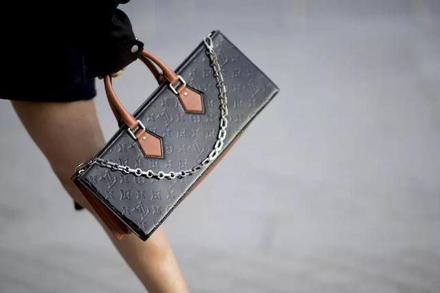 今年最時髦的元素竟然是一條鐵鎖鏈?