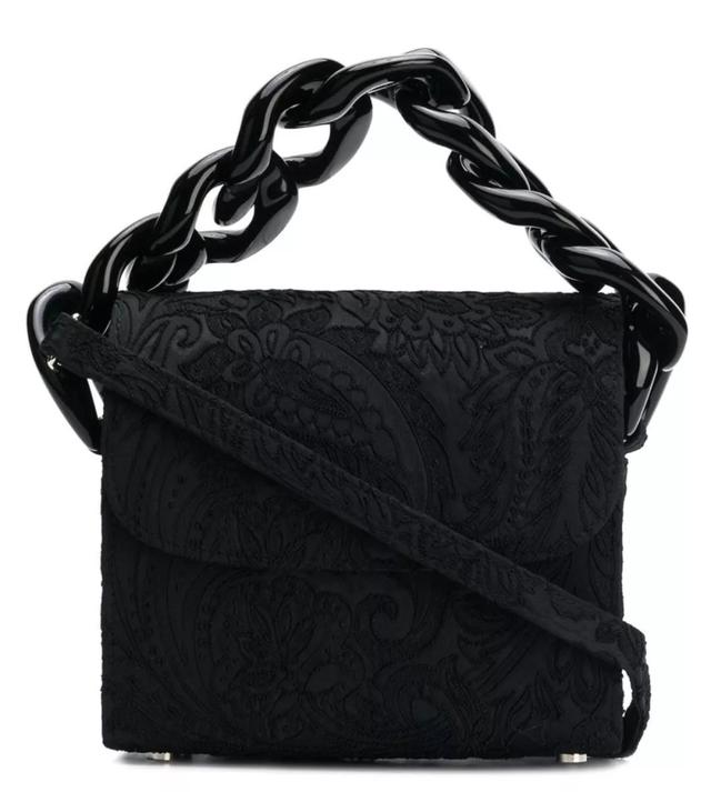 今年最時髦的元素竟然是一條鐵鎖鏈?