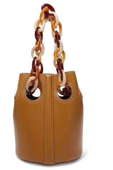 今年最時髦的元素竟然是一條鐵鎖鏈?