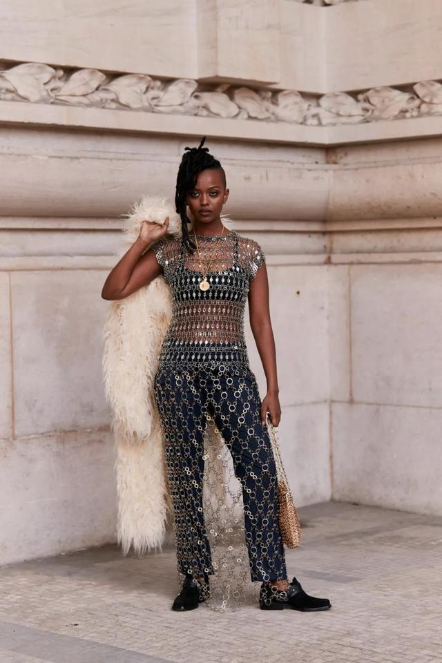 今年最時髦的元素竟然是一條鐵鎖鏈?