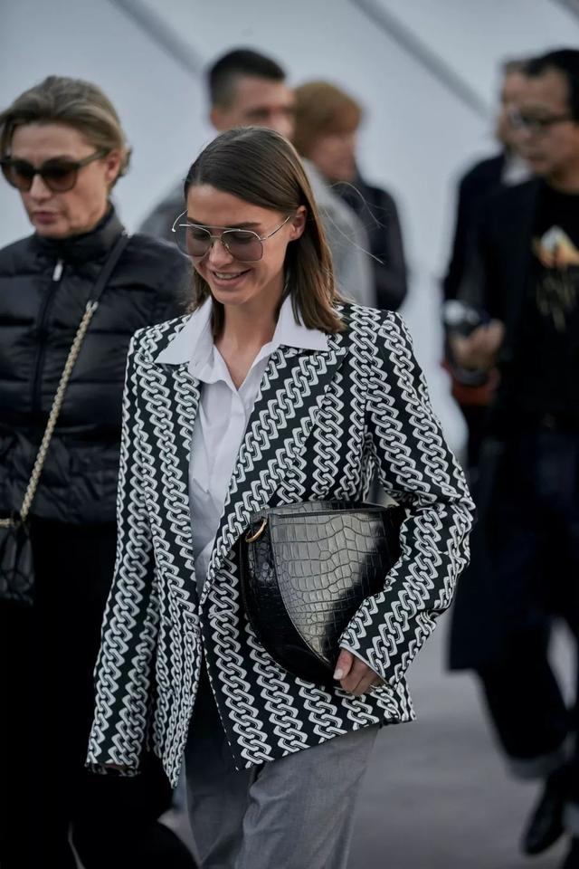 今年最時髦的元素竟然是一條鐵鎖鏈?