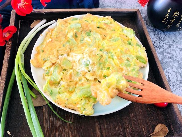 這樣做苦瓜炒蛋，保證你沒吃過，炒雞蛋有特點，飯店也沒這麼好吃