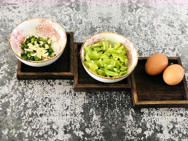 這樣做苦瓜炒蛋，保證你沒吃過，炒雞蛋有特點，飯店也沒這麼好吃