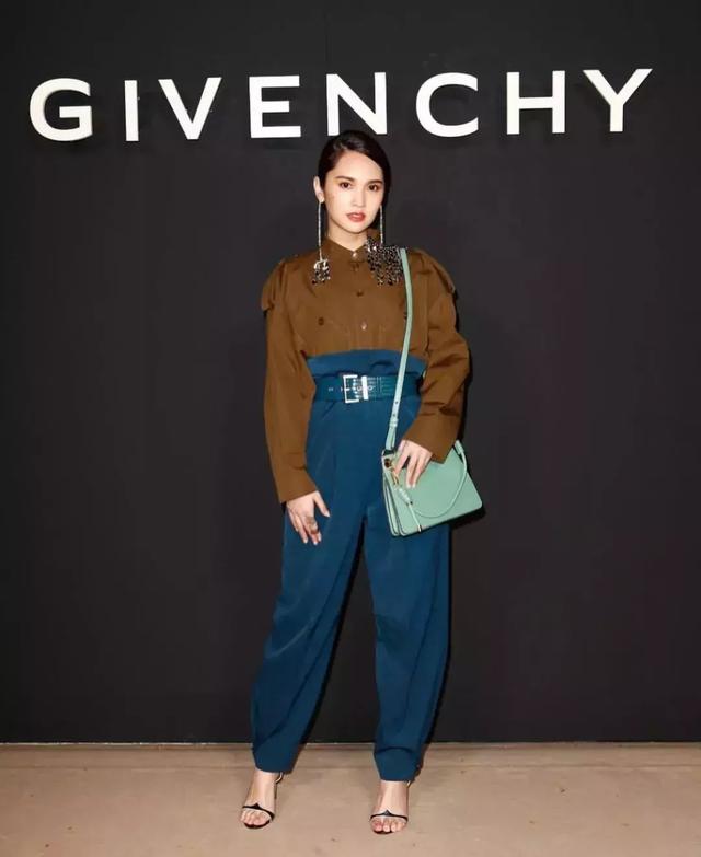 襯衫+闊腿褲，春季顯高又舒適的超美組合！