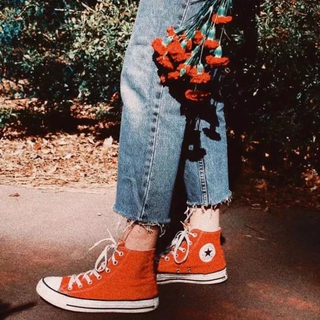 春天九分褲+運動鞋搭配，現在還不快快pick起來？