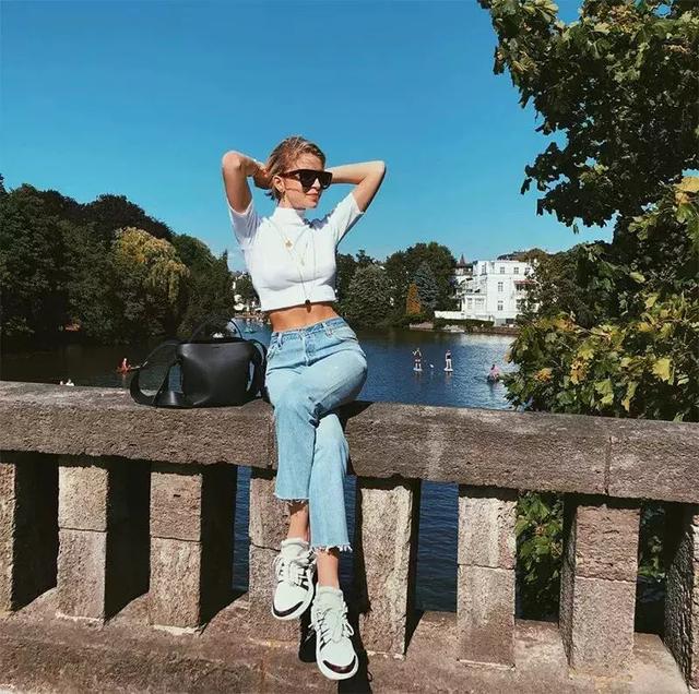 春天九分褲+運動鞋搭配，現在還不快快pick起來？