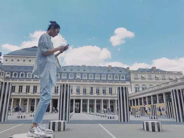 春天九分褲+運動鞋搭配，現在還不快快pick起來？