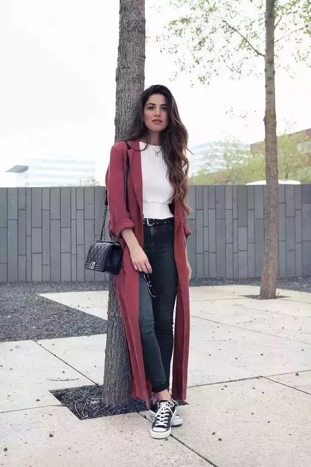 春天九分褲+運動鞋搭配，現在還不快快pick起來？