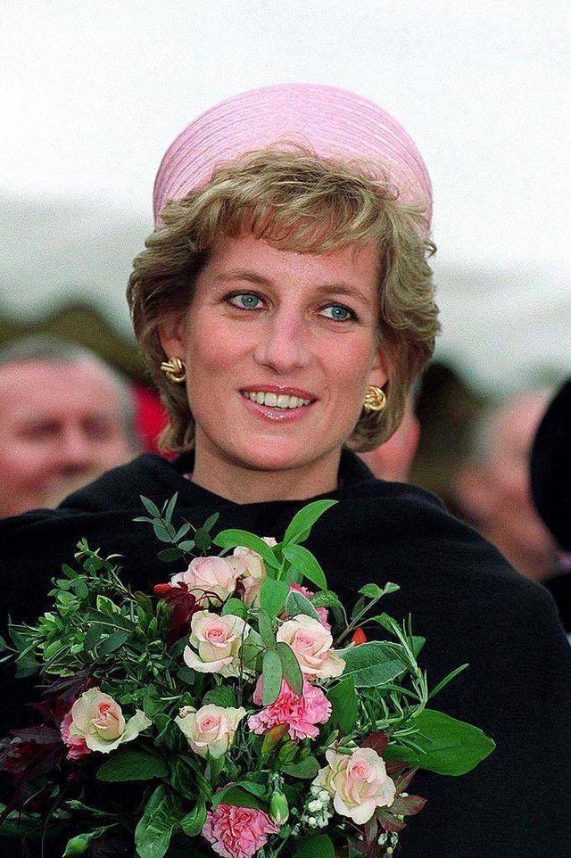 王妃帽子裡藏了多少心機?從戴安娜,凱特到梅根沒有一個