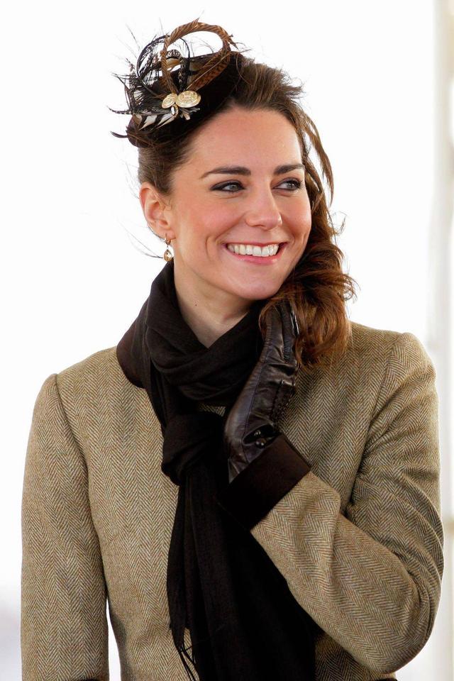 王妃帽子裡藏了多少心機?從戴安娜,凱特到梅根沒有一個