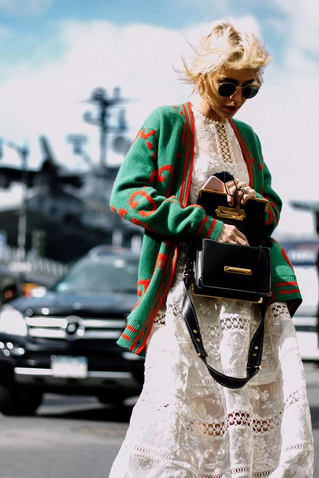 這件“奶奶衫”是2019春夏最火爆款！