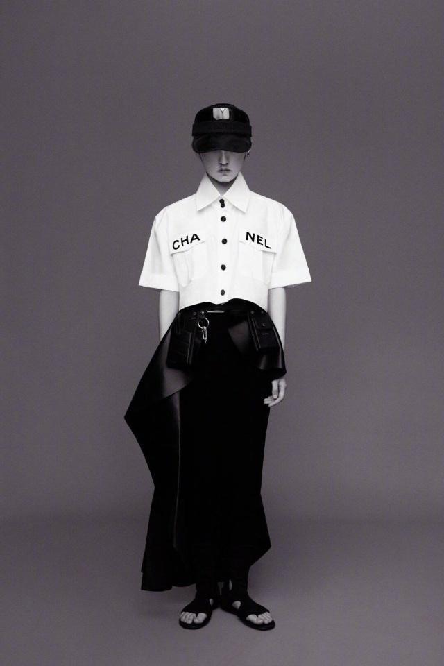 春夏白襯衫太受寵，明星大型撞衫，各有各的特色！