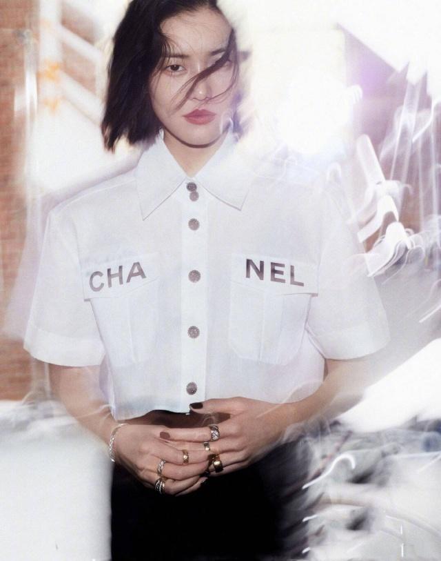 春夏白襯衫太受寵，明星大型撞衫，各有各的特色！