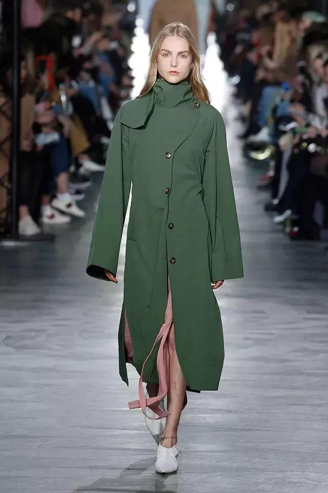 抓緊時間，現在正是穿這件外套的時候！