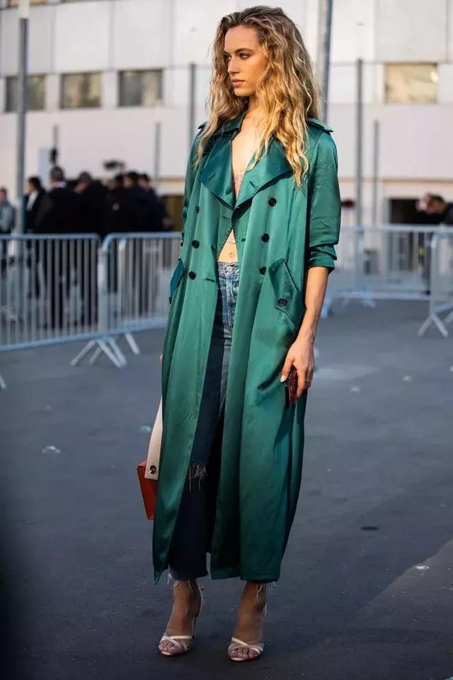 抓緊時間,現在正是穿這件外套的時候!