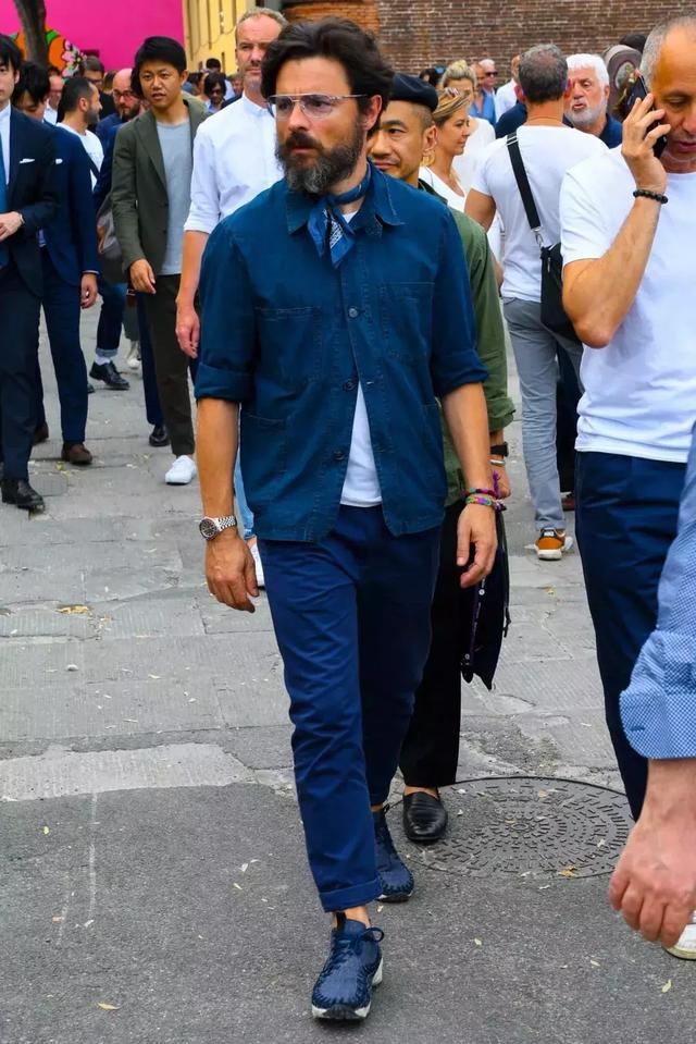 穿搭丨這種時候，不就正好缺件「牛仔襯衫」嗎？