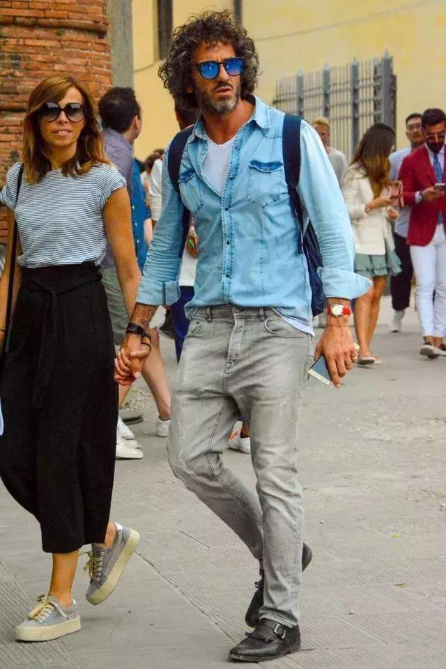 穿搭丨這種時候，不就正好缺件「牛仔襯衫」嗎？