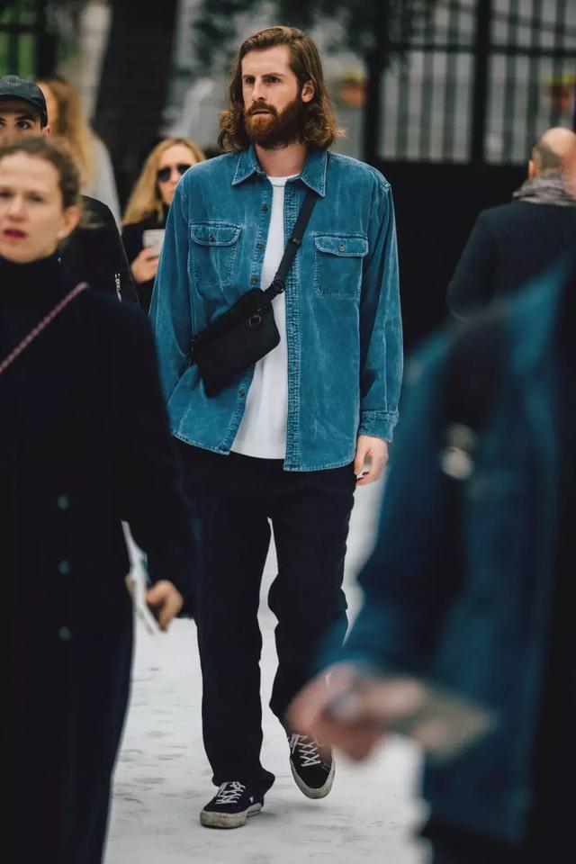 穿搭丨這種時候，不就正好缺件「牛仔襯衫」嗎？