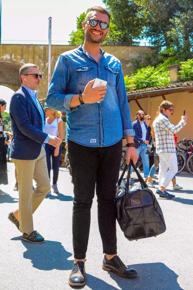 穿搭丨這種時候，不就正好缺件「牛仔襯衫」嗎？