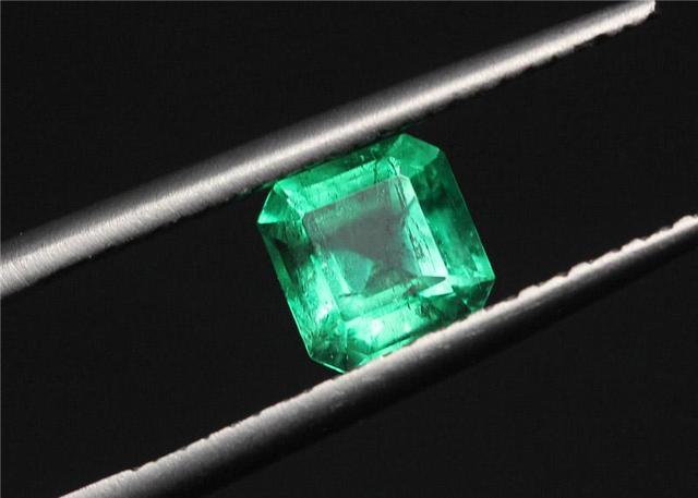 綠寶石之王get攻略，挑對心頭好，彰顯名媛的風範！