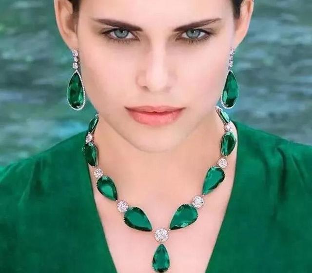 綠寶石之王get攻略，挑對心頭好，彰顯名媛的風範！