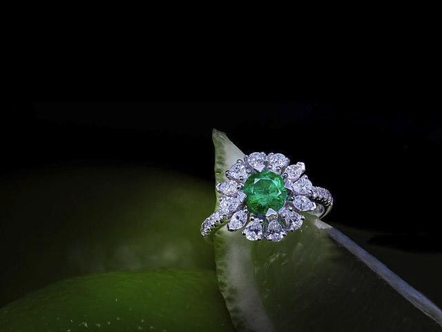 綠寶石之王get攻略，挑對心頭好，彰顯名媛的風範！