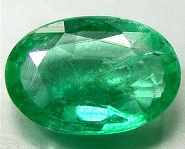 綠寶石之王get攻略，挑對心頭好，彰顯名媛的風範！