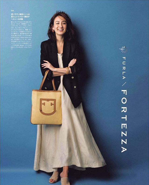 搭配裡，其實越簡約的服裝，更顯高級感和時髦度