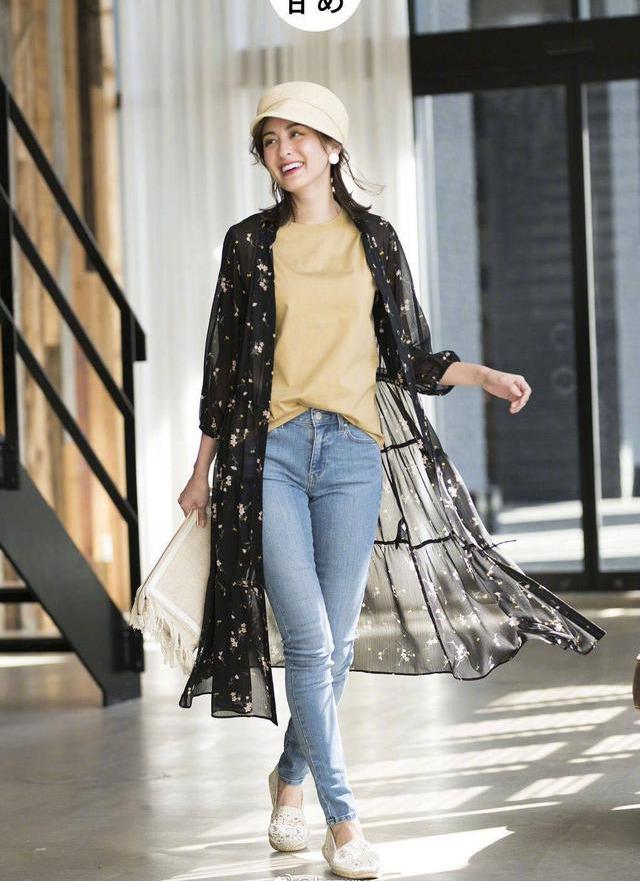 搭配裡，其實越簡約的服裝，更顯高級感和時髦度