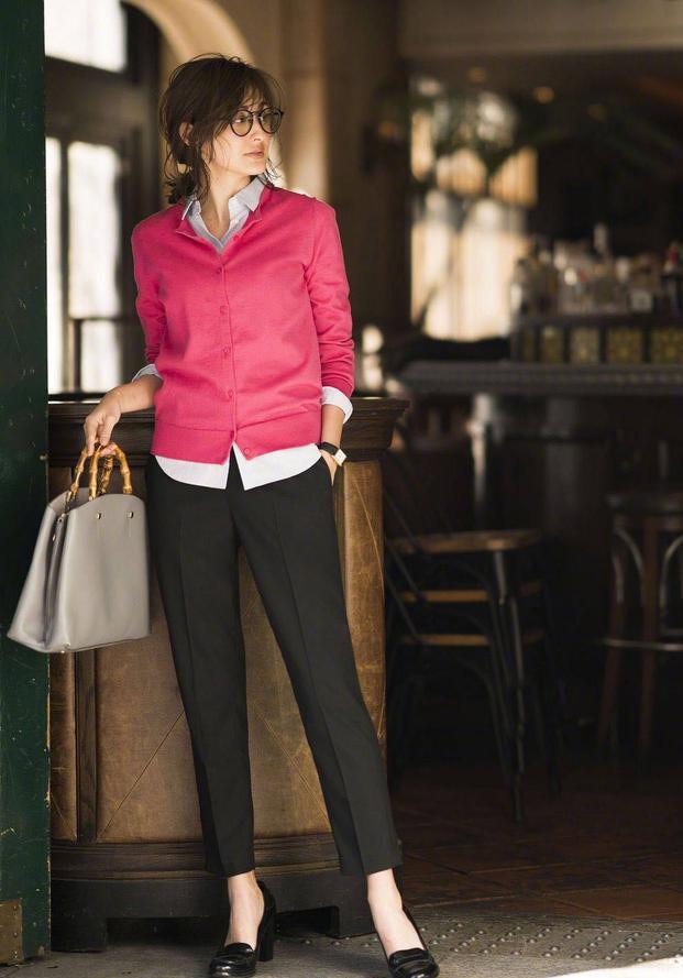 搭配裡，其實越簡約的服裝，更顯高級感和時髦度