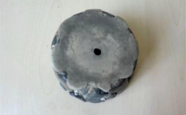 路邊沒人要的石頭，被他做成花盆，種上花後堪比藝術品！