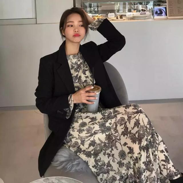 穿黑西裝的女人，帥爆了！