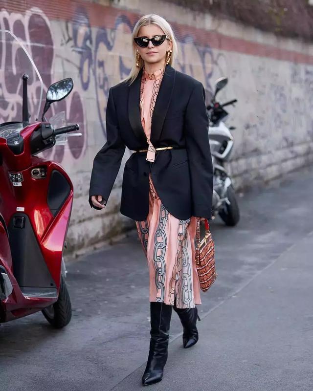 穿黑西裝的女人，帥爆了！