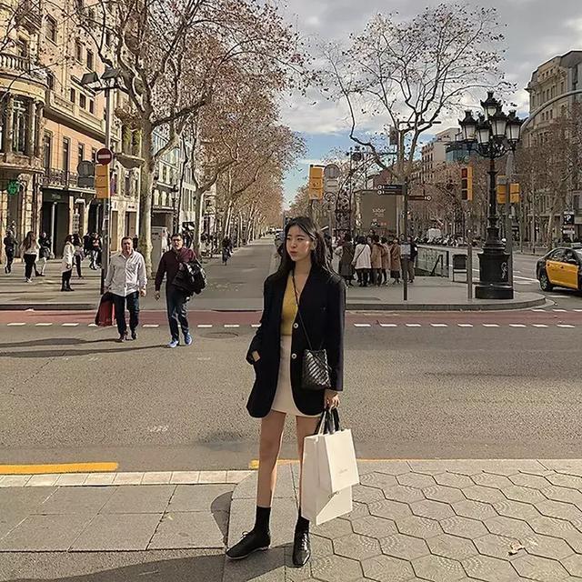 穿黑西裝的女人，帥爆了！