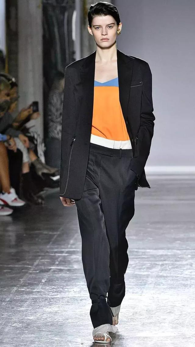 穿黑西裝的女人,帥爆了!