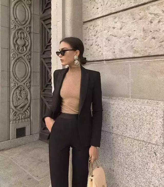 穿黑西裝的女人，帥爆了！