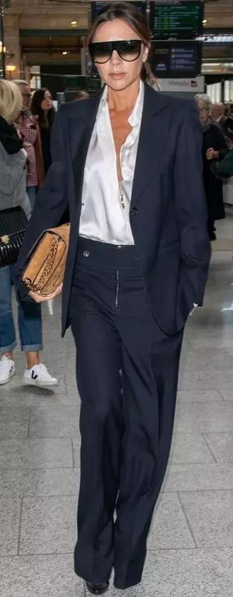 穿黑西裝的女人，帥爆了！