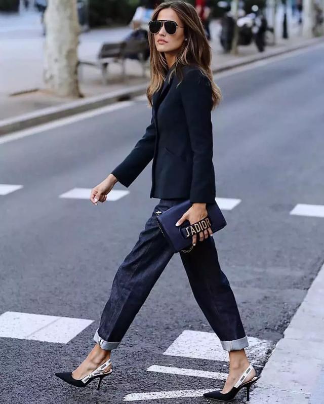 穿黑西裝的女人，帥爆了！
