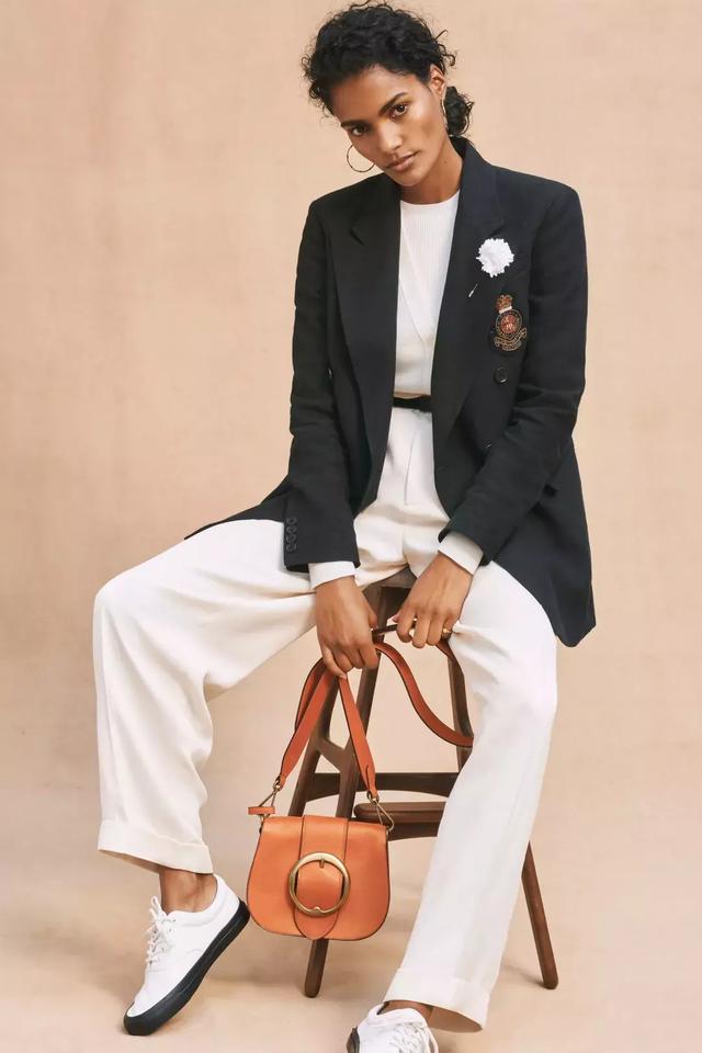 穿黑西裝的女人，帥爆了！