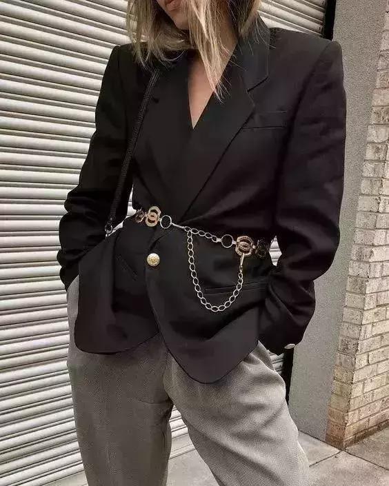 穿黑西裝的女人，帥爆了！