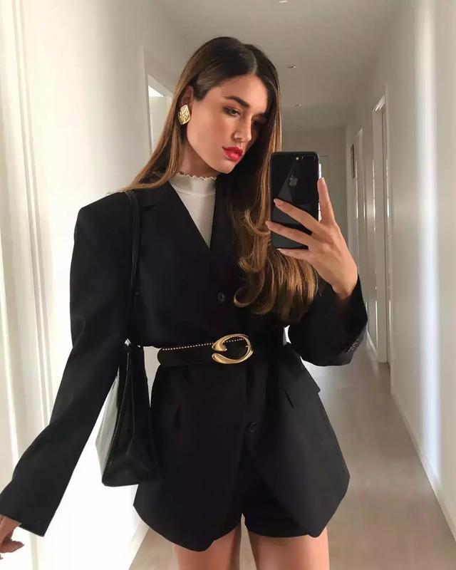 穿黑西裝的女人，帥爆了！