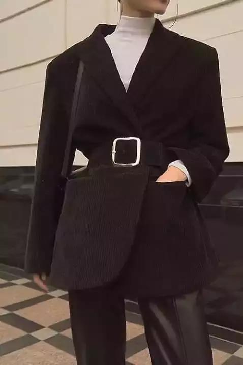 穿黑西裝的女人，帥爆了！