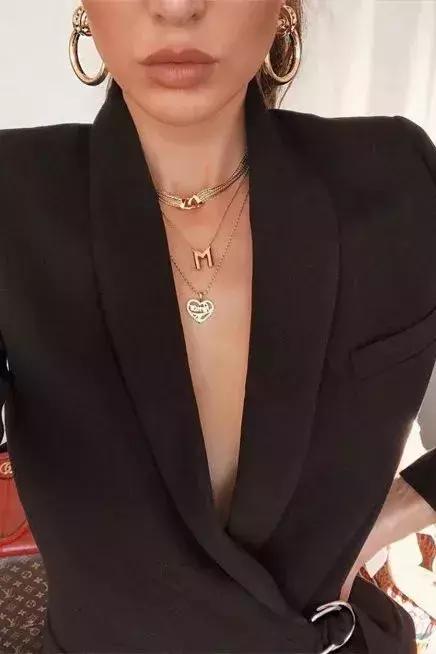 穿黑西裝的女人，帥爆了！