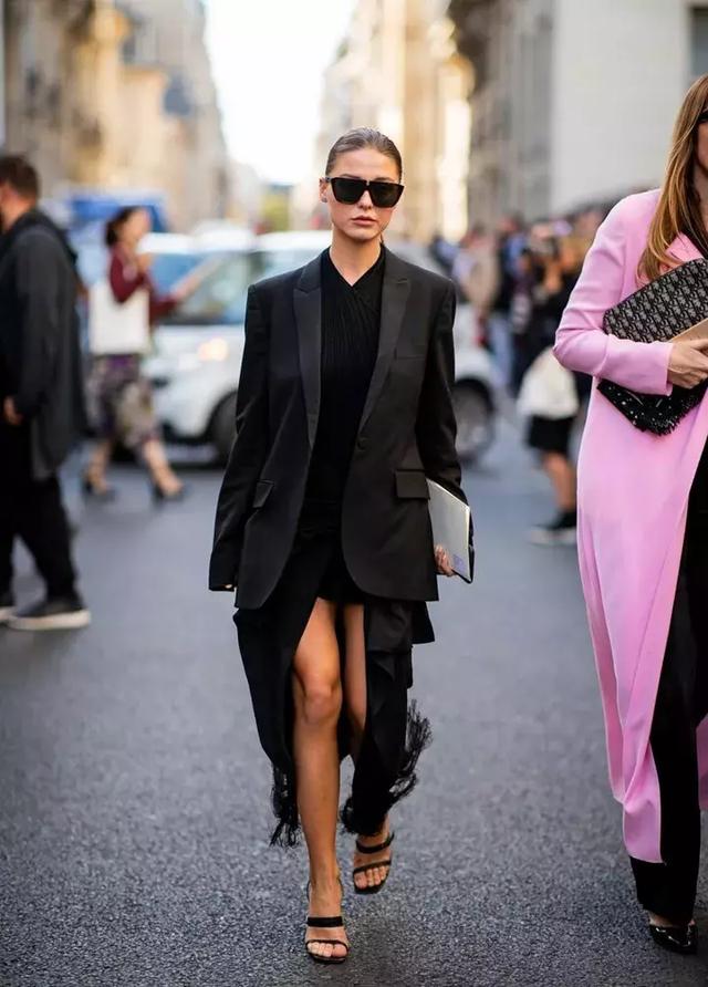 穿黑西裝的女人，帥爆了！