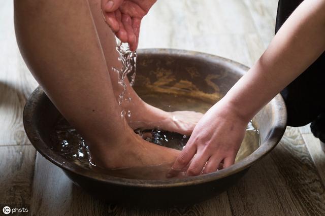 用它泡腳，遠離白髮困擾！