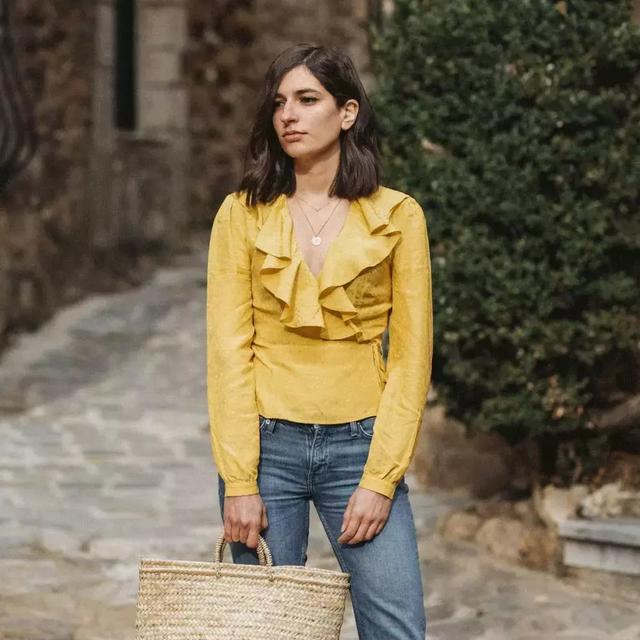 襯衫贏很大，今年靠胸口