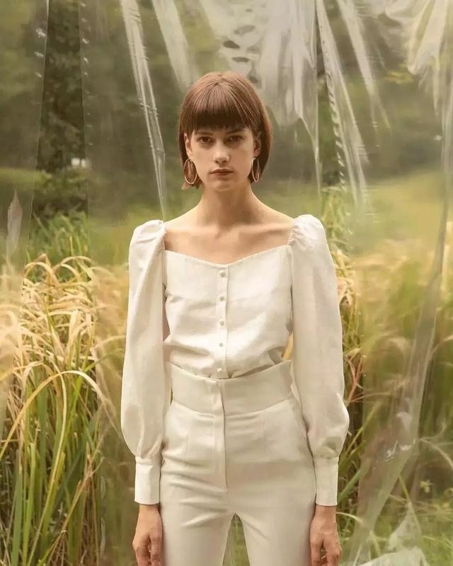 襯衫贏很大，今年靠胸口