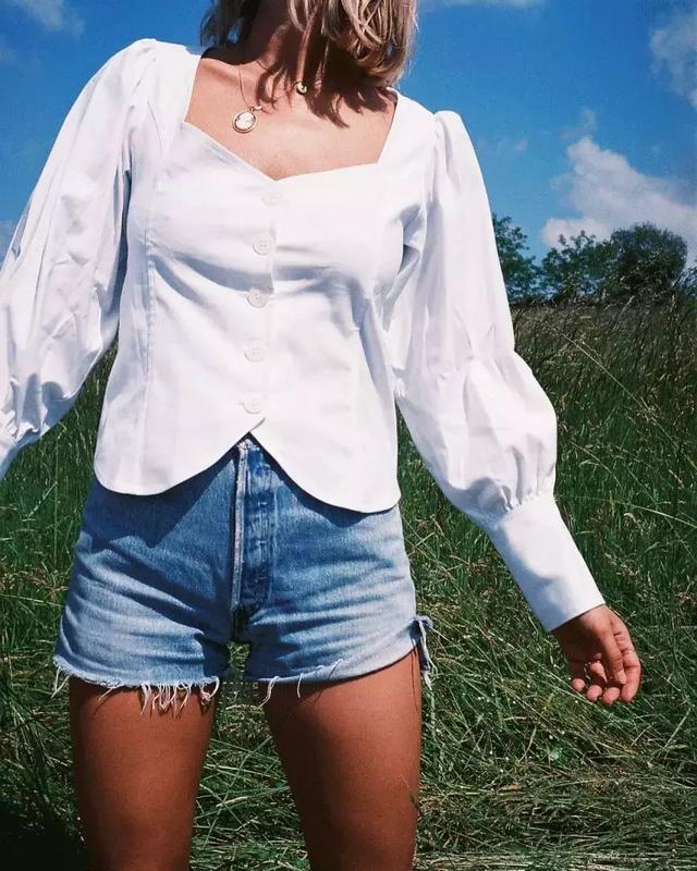 襯衫贏很大，今年靠胸口